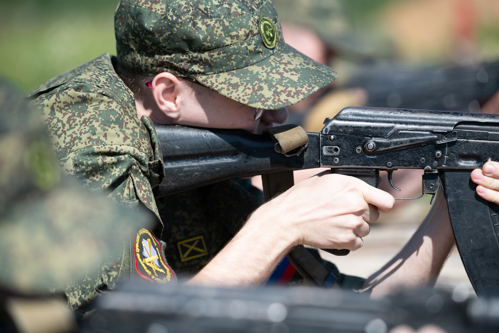 АК-74М в умелых руках курсантов