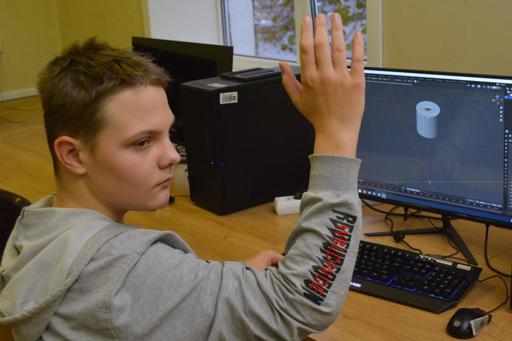 Schoolchildren master VR and AR-technologies at Tula State University