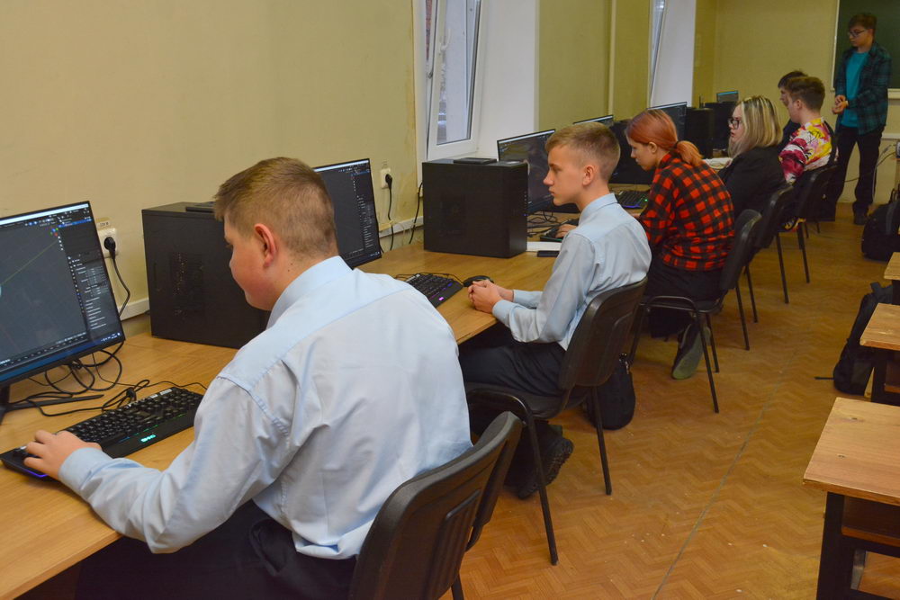 Schoolchildren master VR and AR-technologies at Tula State University