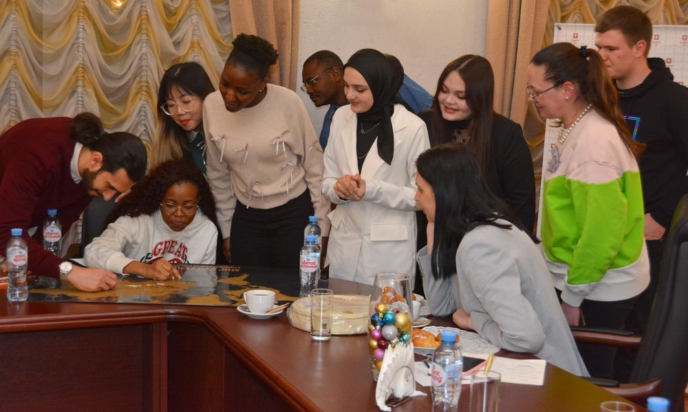 At the table of friendship and mutual understanding