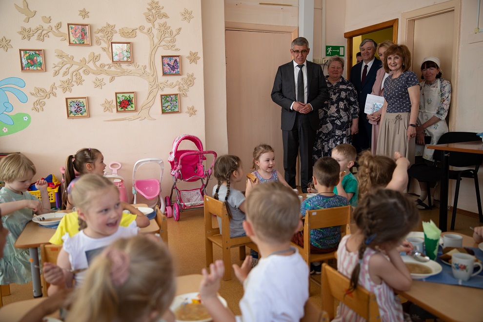 В поддержку материнства и детства