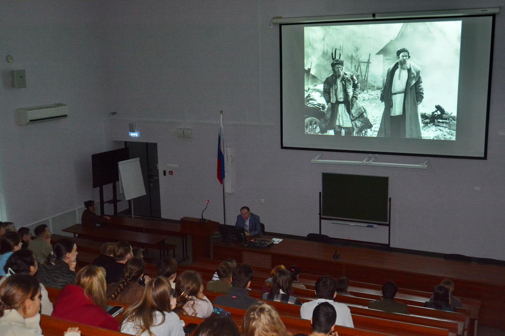 Накануне Дня народного единства состоялся Патриотический кинолекторий Института права и управления ТулГУ