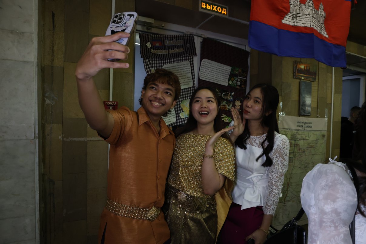 All flags hurry to visit us for the 20th time!