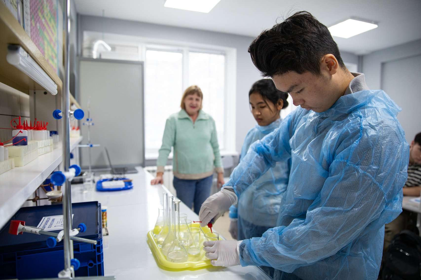 Using Digital Technologies in Training International Students