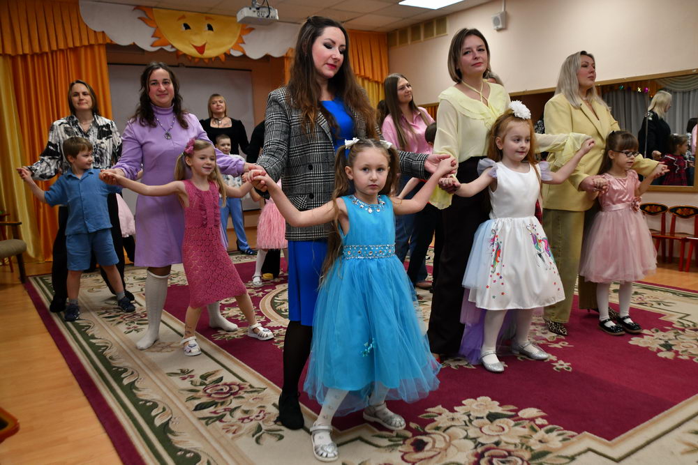 «Ведь с улыбкой мамы солнышко встаёт!»