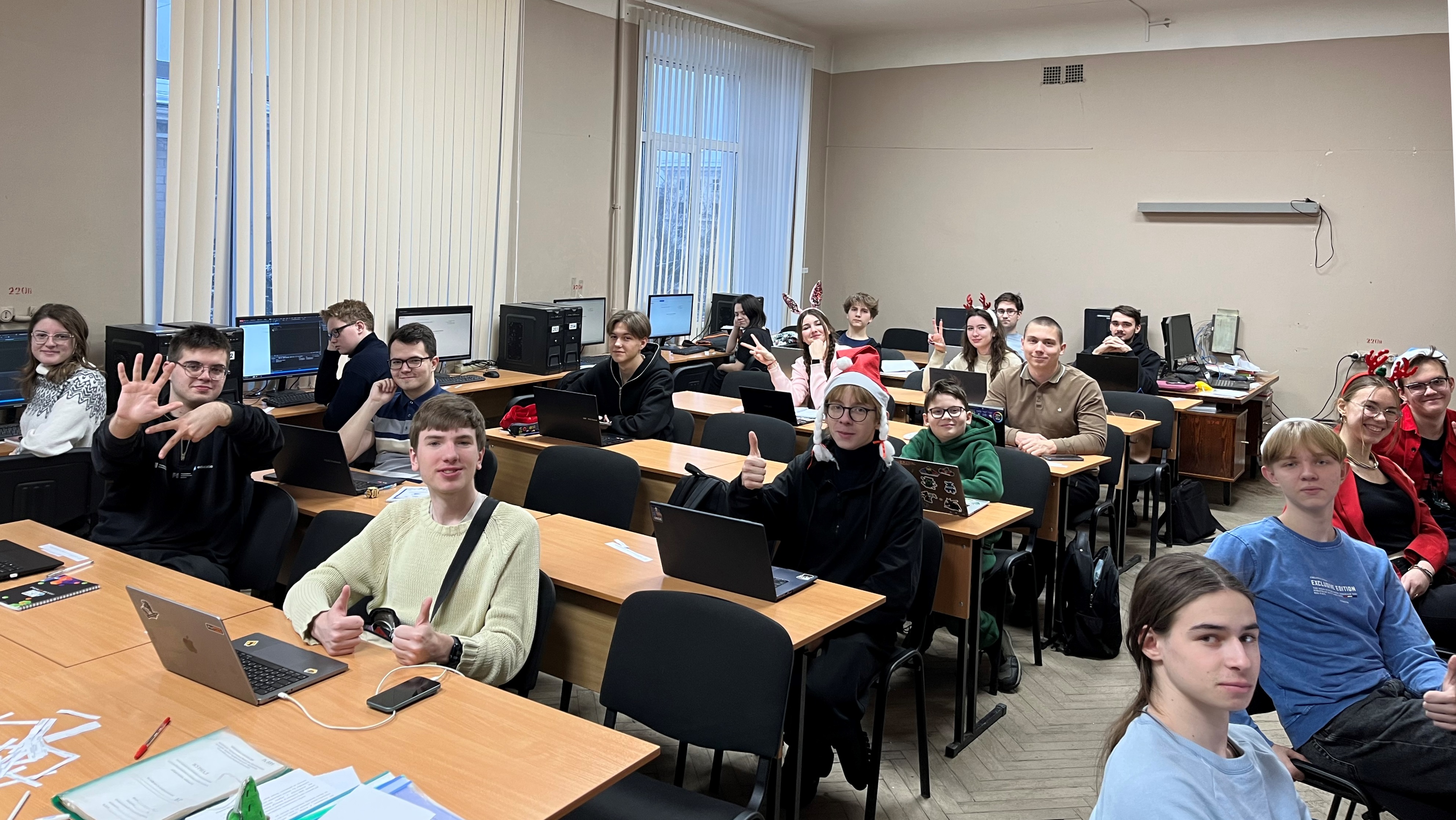 Новогоднее соревнование в школе спортивного программирования