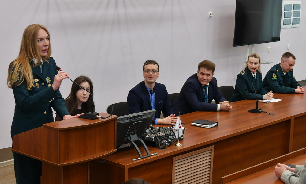 О таможенной деятельности и экономической безопасности